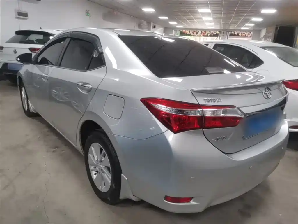 Toyota Corolla 2014 1.6L CVT GL фото 5