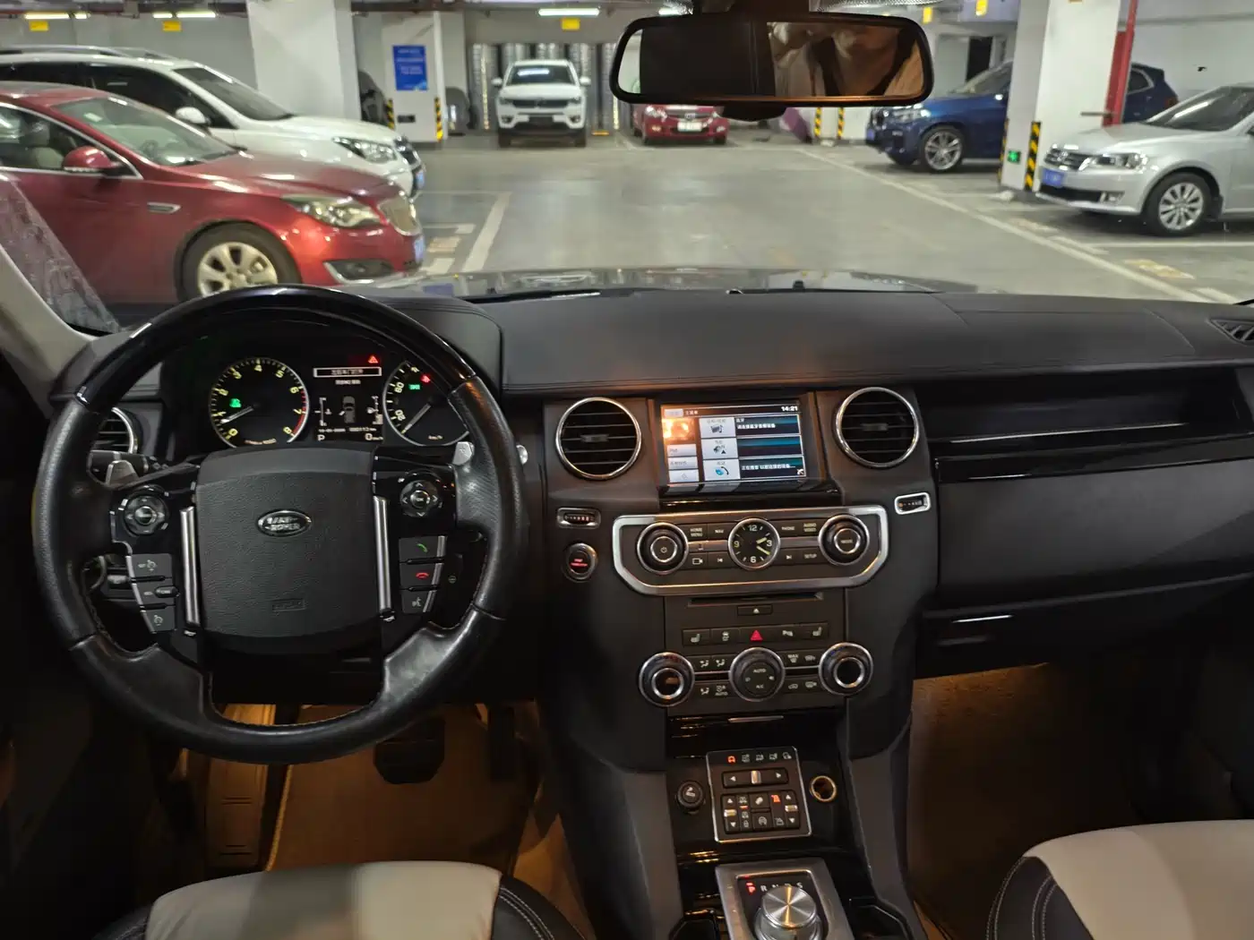 Land Rover Discovery 2014 3.0 SC V6 XXV Edition фото 7