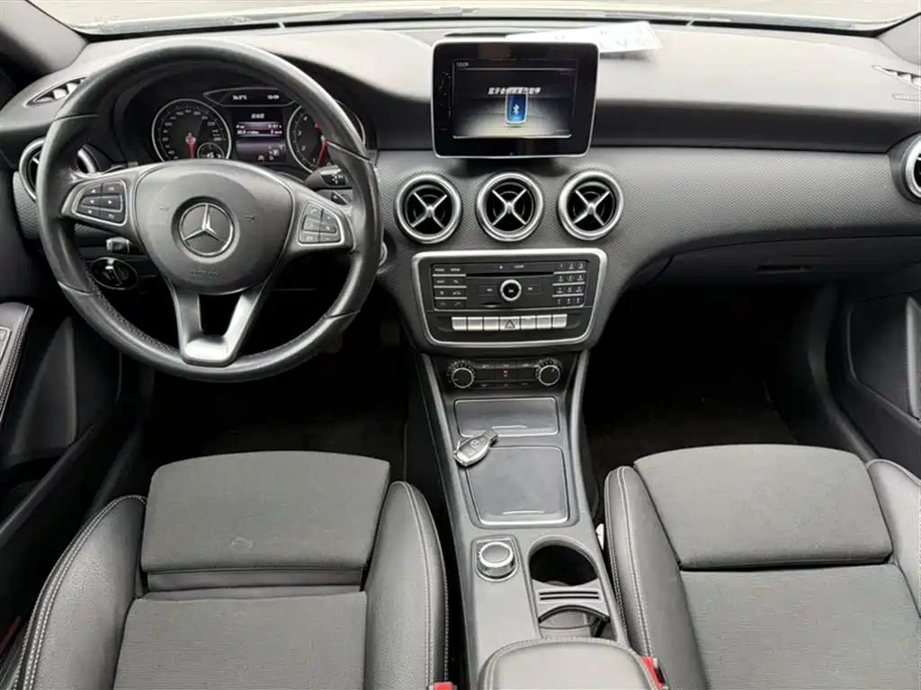 Mercedes-Benz A-Class (Import) 2017 Facelift A 200 Dynamic фото 16