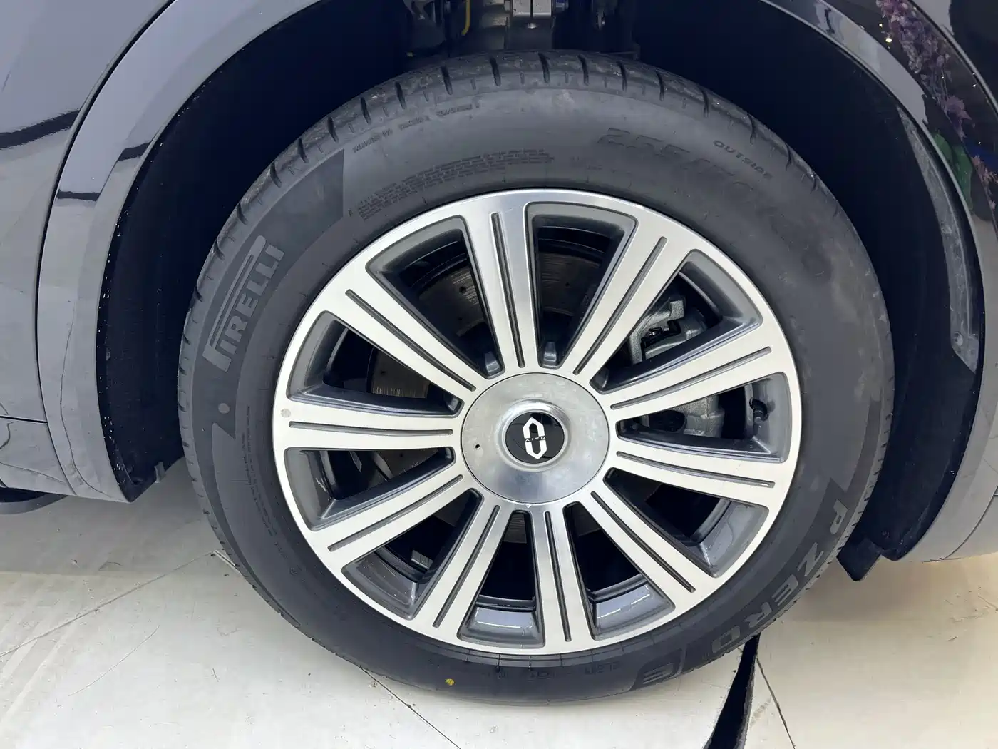 AITO Wenjie AITO M8 2025 Model Extended Range Max+ Edition 53.4kWh 6-Seater фото 6