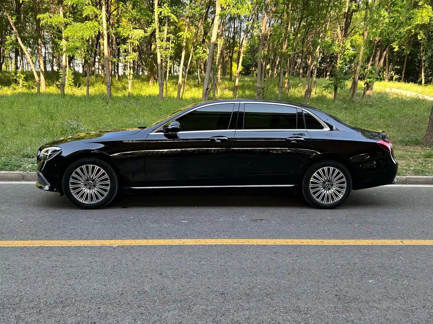 Mercedes-Benz E-Class 2022 E 300 L Fashion фото 17