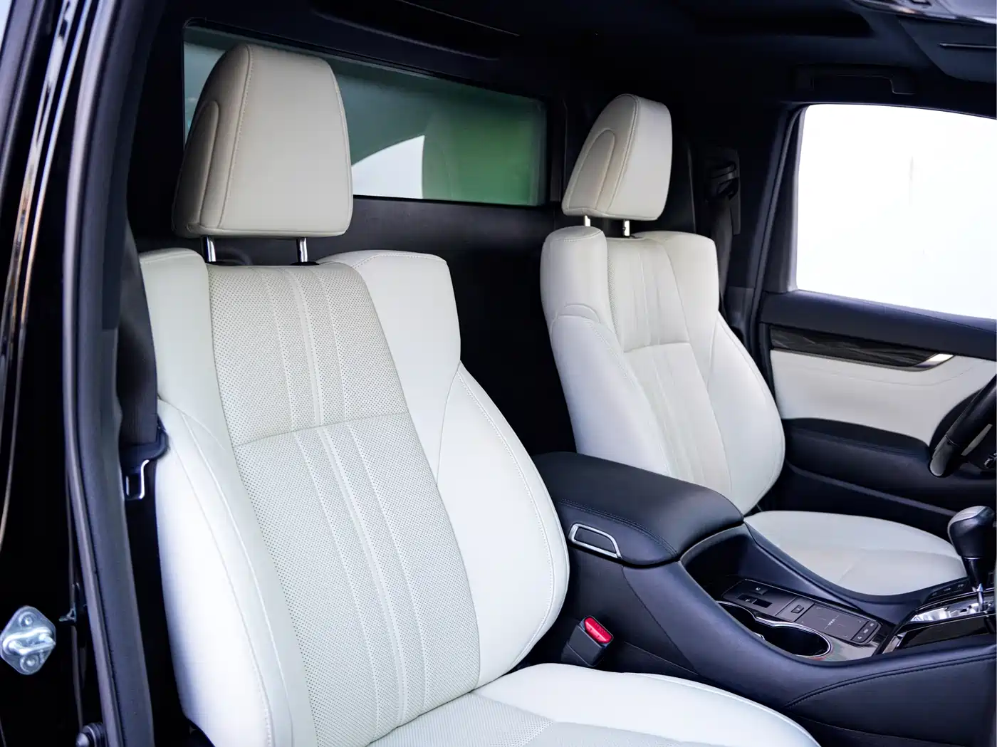 Lexus LM 2020 300h 4-Seat Imperial Edition фото 12