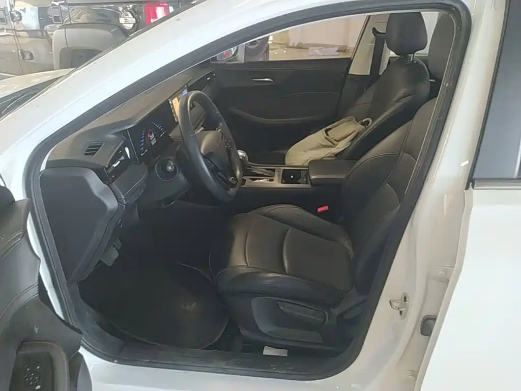Roewe i5 2025 2023 1.5L CVT Luxury Edition
