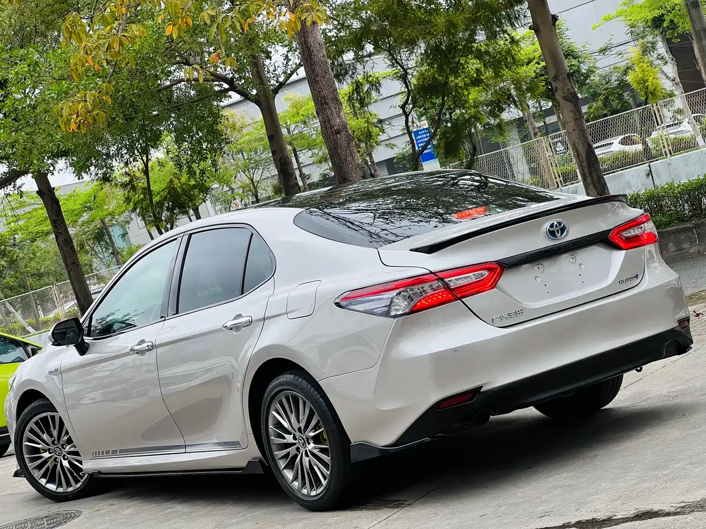 Toyota Camry 2019 Facelift Hybrid 2.5HG Luxury Edition фото 6