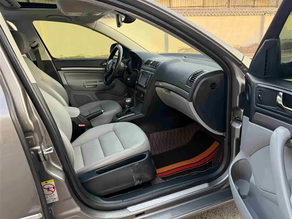 Škoda Octavia 2013 1.6L Automatic Prestige Edition фото 6