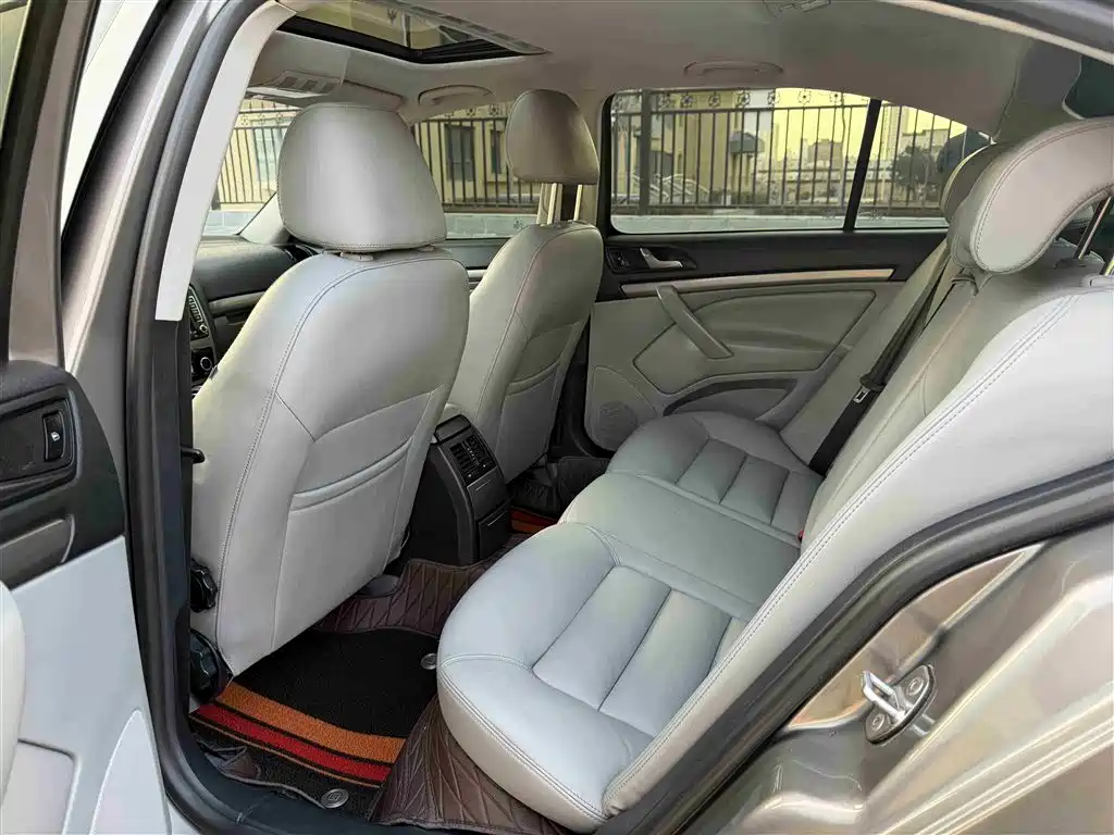 Škoda Octavia 2013 1.6L Automatic Prestige Edition фото 8