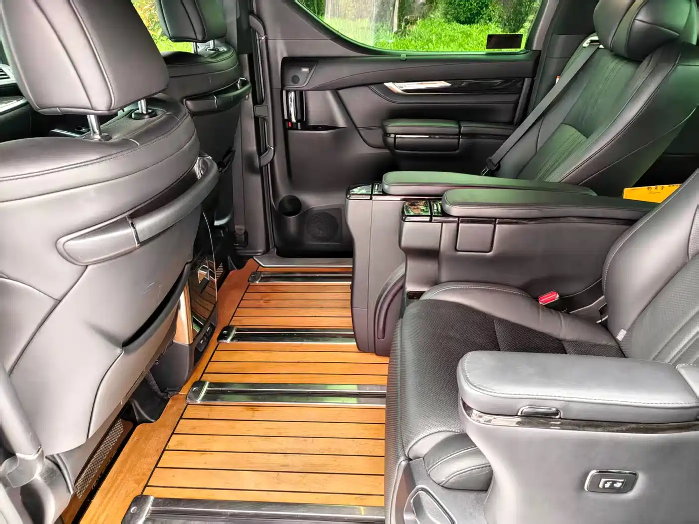 Toyota Vellfire 2019 Hybrid 2.5L HV Premium Edition фото 7