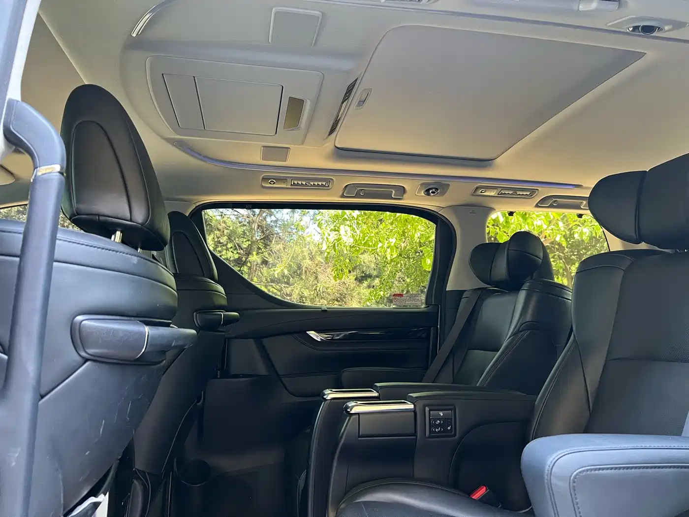 Toyota Vellfire 2019 Hybrid 2.5L HV Luxury Edition фото 15