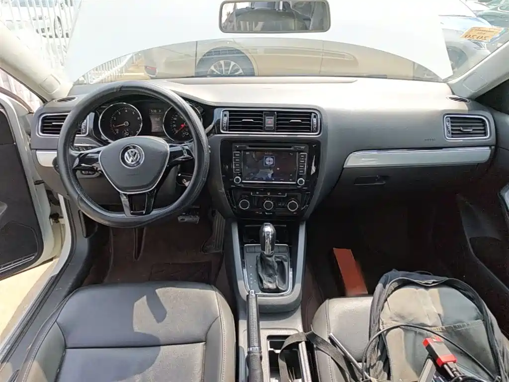Volkswagen Sagitar 2015 230TSI Automatic Comfort фото 16