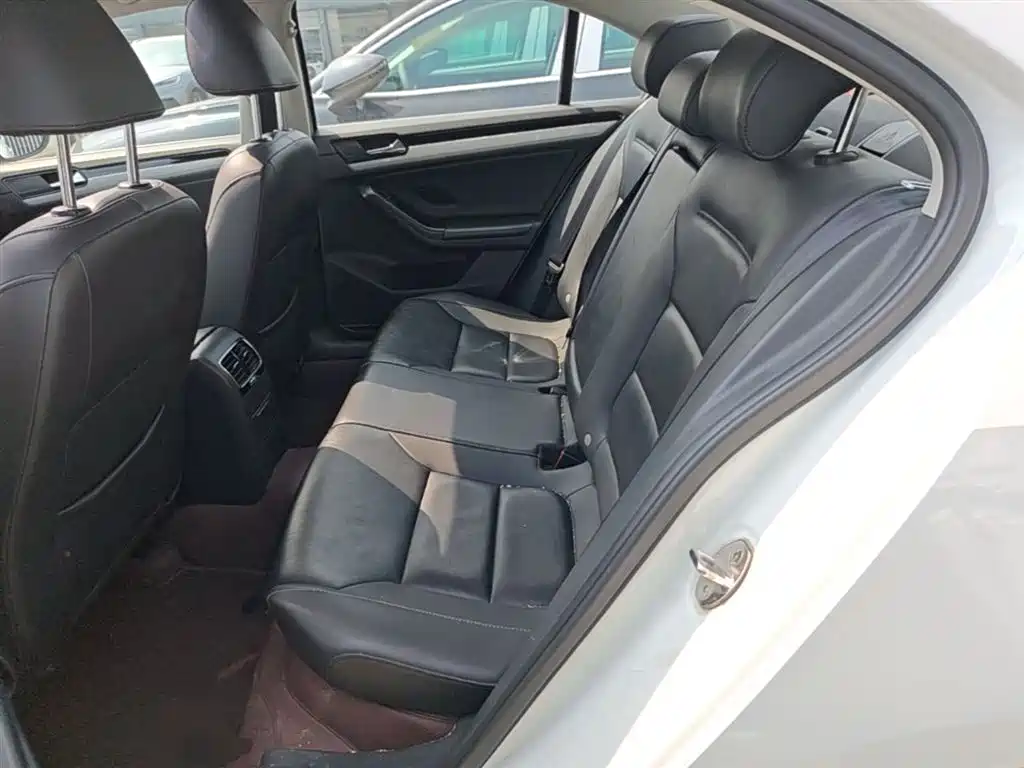Volkswagen Sagitar 2015 230TSI Automatic Comfort фото 24