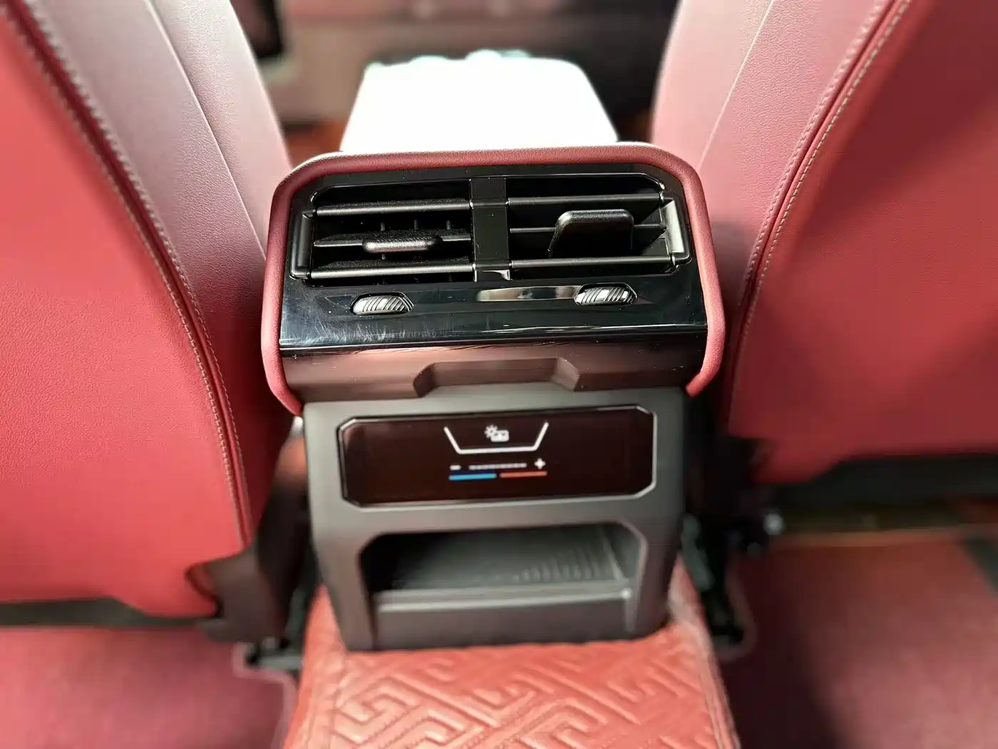 BMW 5 Series 2025 530Li Leading M Sport Package фото 9