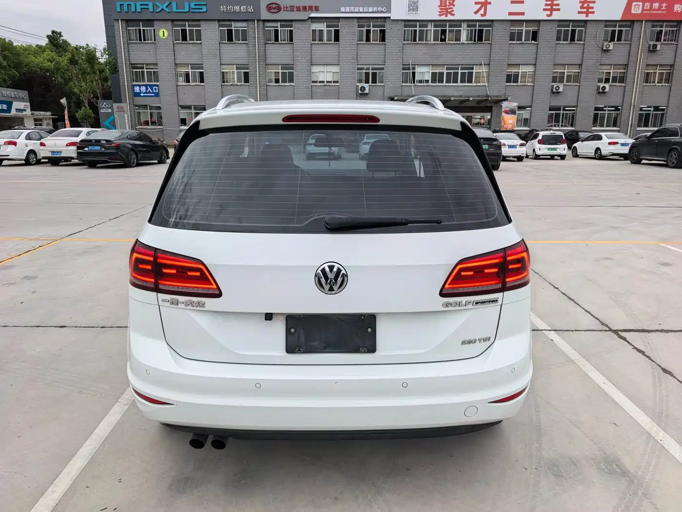 Volkswagen Golf Sportsvan 2016 230TSI Automatic Luxury фото 5