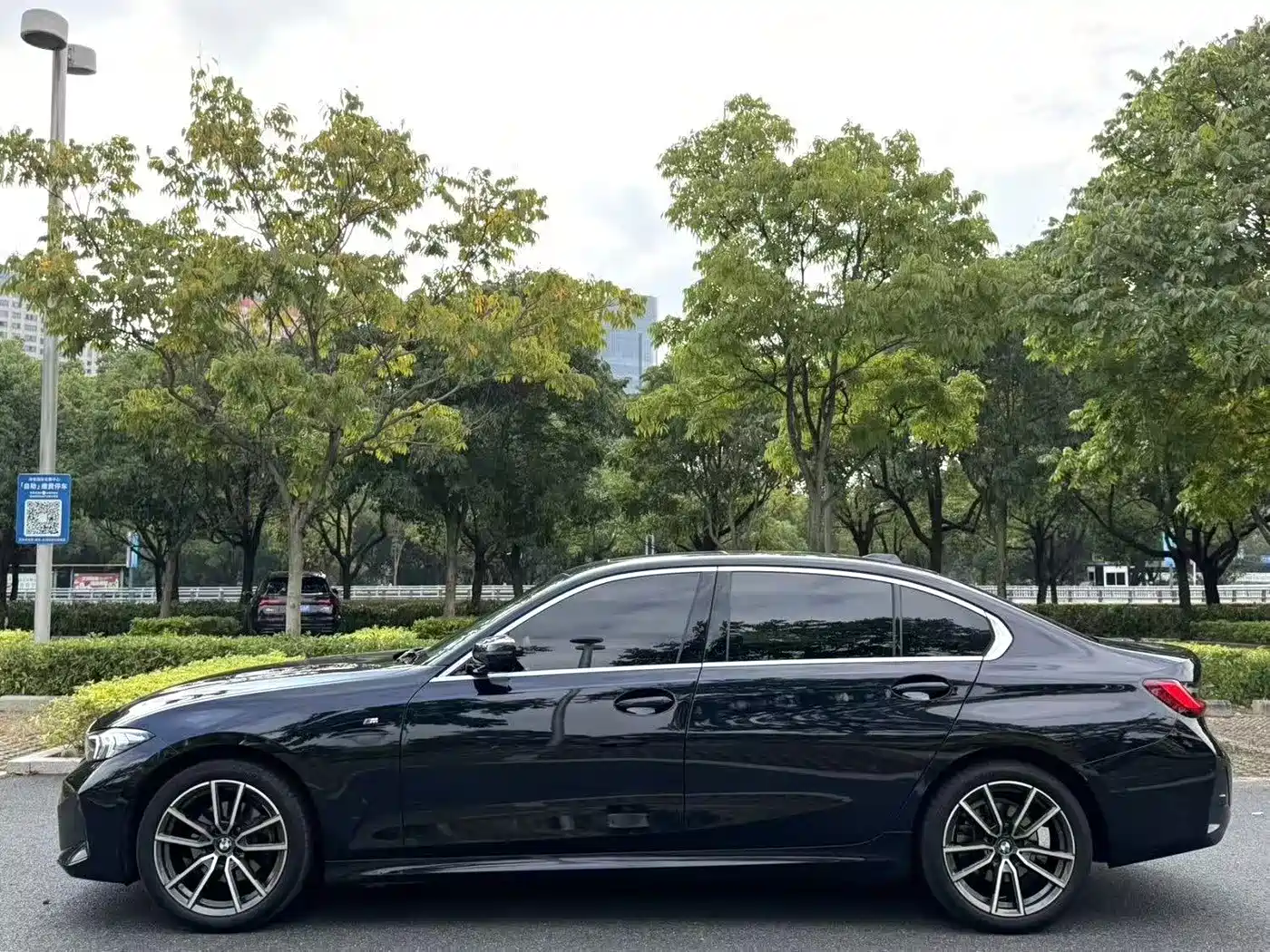 BMW 3 Series 2024 325Li M Sport Package фото 3