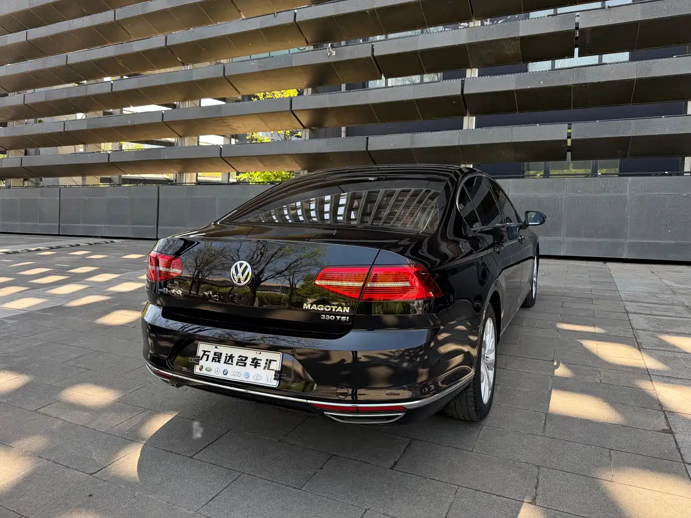 Volkswagen Magotan 2018 Facelift 330TSI DSG Luxury фото 4