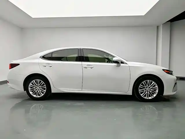 Lexus ES 2015 200 Elite Edition фото 12