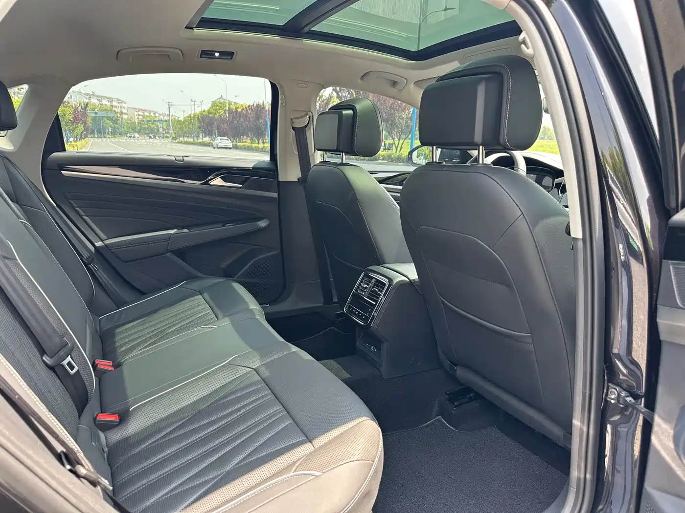 Volkswagen Passat 2022 330TSI Starry Sky Premium Edition фото 20