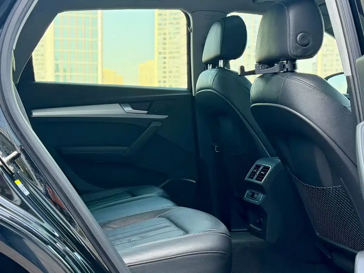 Audi Q5L 2020 Facelift 40 TFSI Honor Fashion фото 5