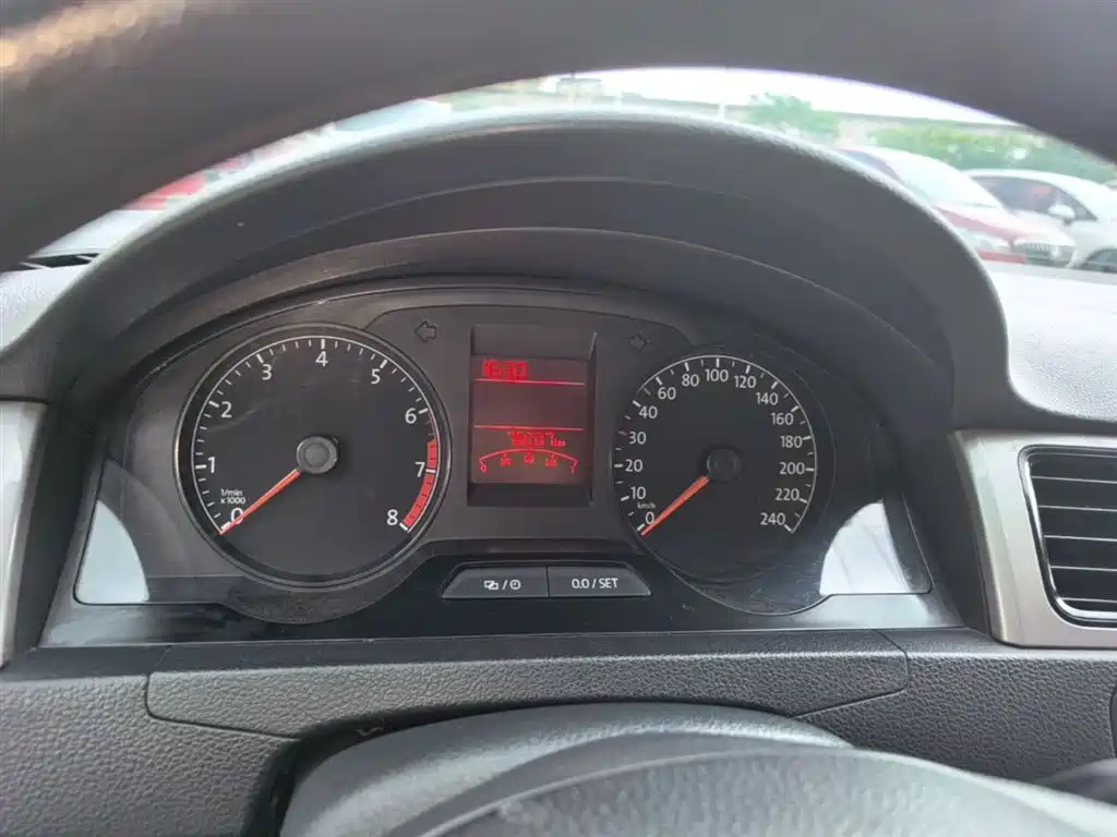 Volkswagen Santana 2015 Gran Santana 1.6L Automatic Trend фото 12
