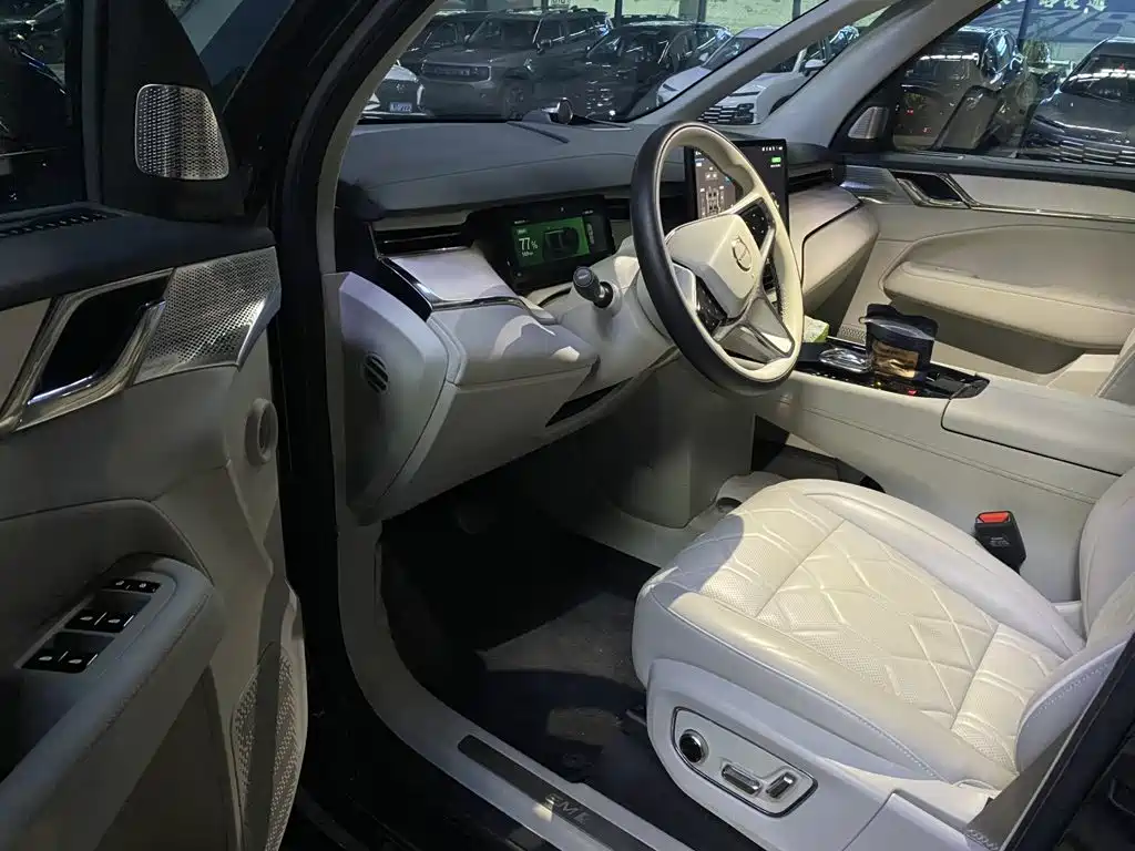 Volvo EM90 2024 2025 Ultra Six-Seater