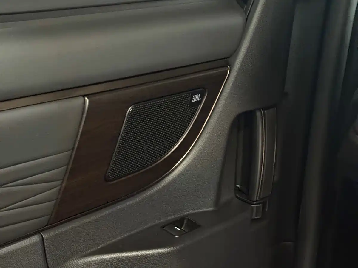 Toyota Alphard 2024 Hybrid 2.5L Ultimate Enjoyment Edition фото 14