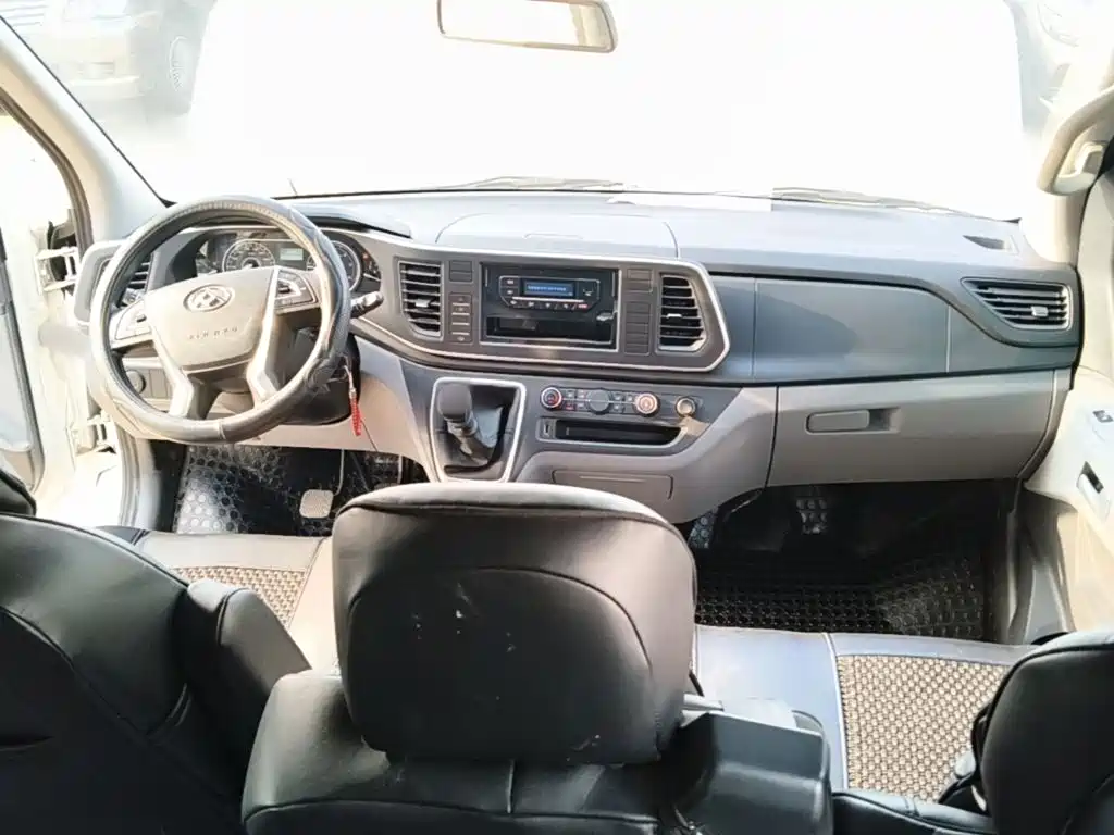 SAIC Maxus Xintu V80 2024 2024 Model Year Aoyunton Value Edition 6MT Short Wheelbase Medium Roof 127Ps 5/6-Seater