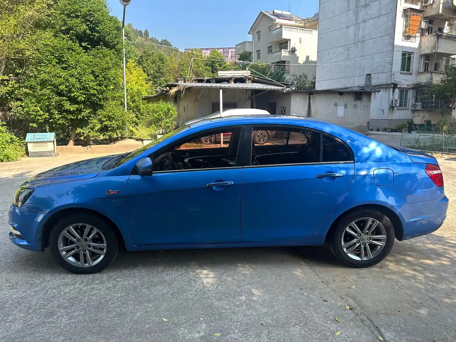 Photo 3 - Geely Emgrand
