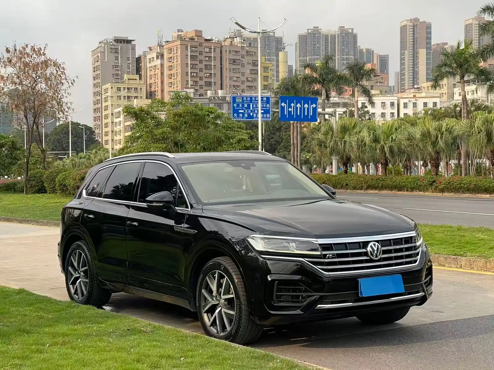 Фото 2 - Volkswagen Touareg
