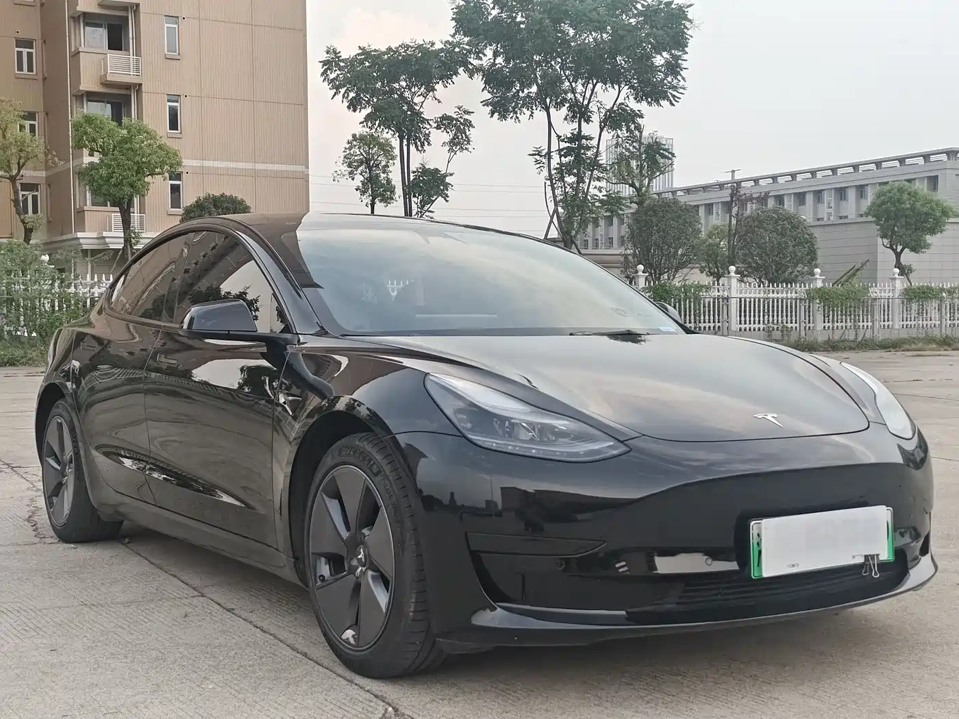 TESLA MODEL 3