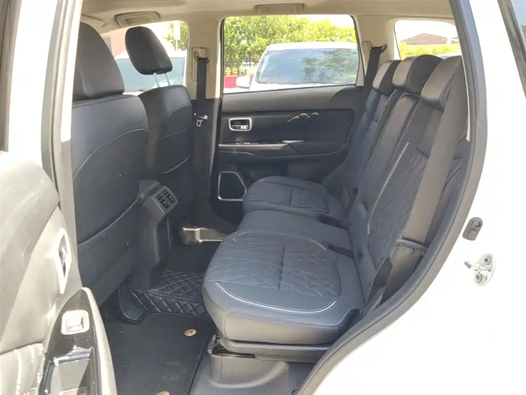 Mitsubishi Outlander 2021 2.4L 4WD Yaodong Edition 5-seater фото 17