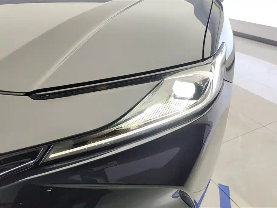 Toyota Camry 2024 Hybrid 2.0HE Elite Edition фото 5