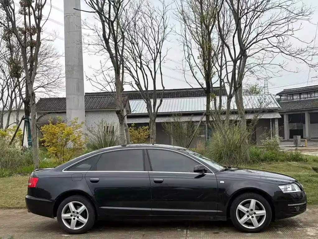Фото 15 - Audi A6L
