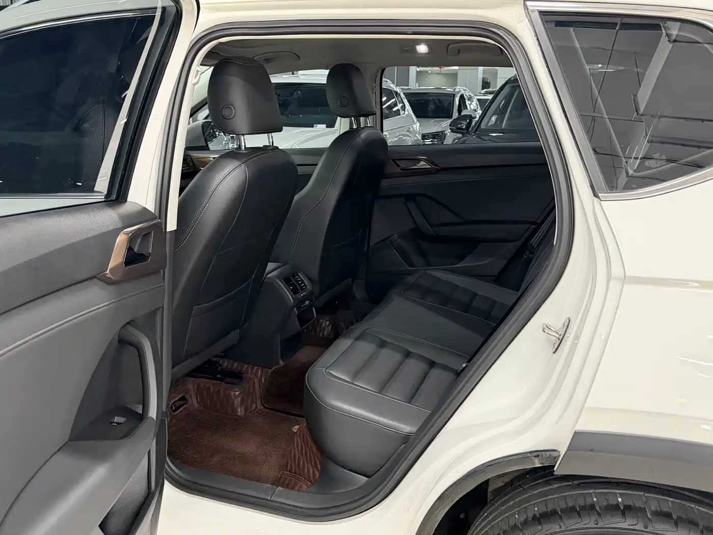 Volkswagen Tharu, миниатюра 11