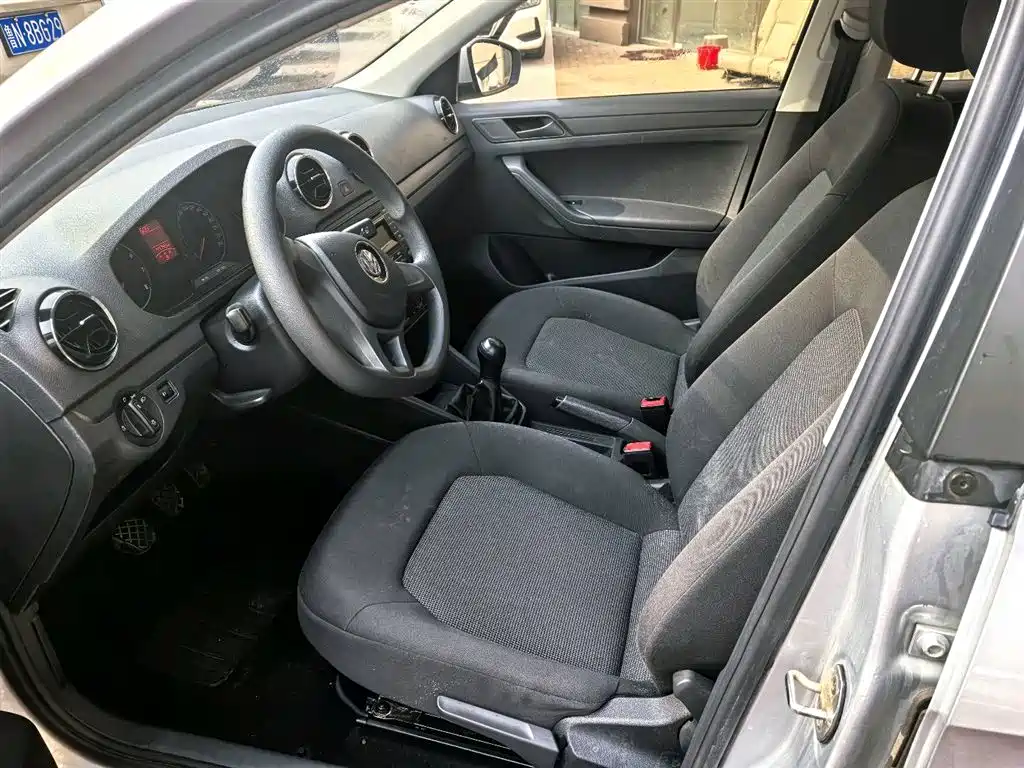 Volkswagen Jetta 2017 1.4L Manual Fashion фото 4