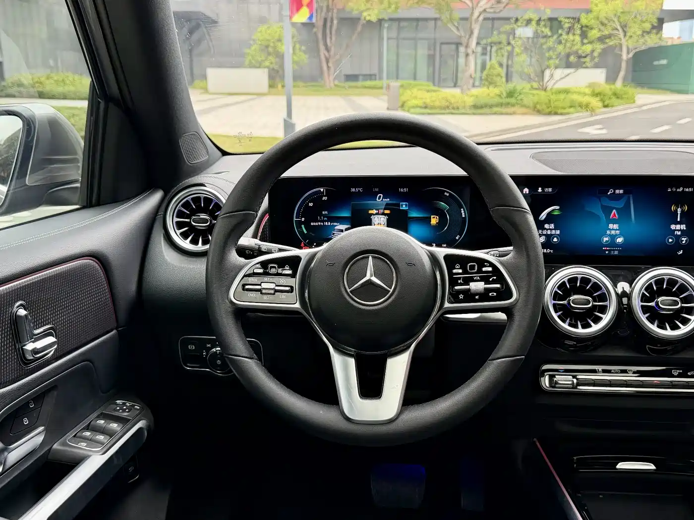 MERCEDES-BENZ GLB