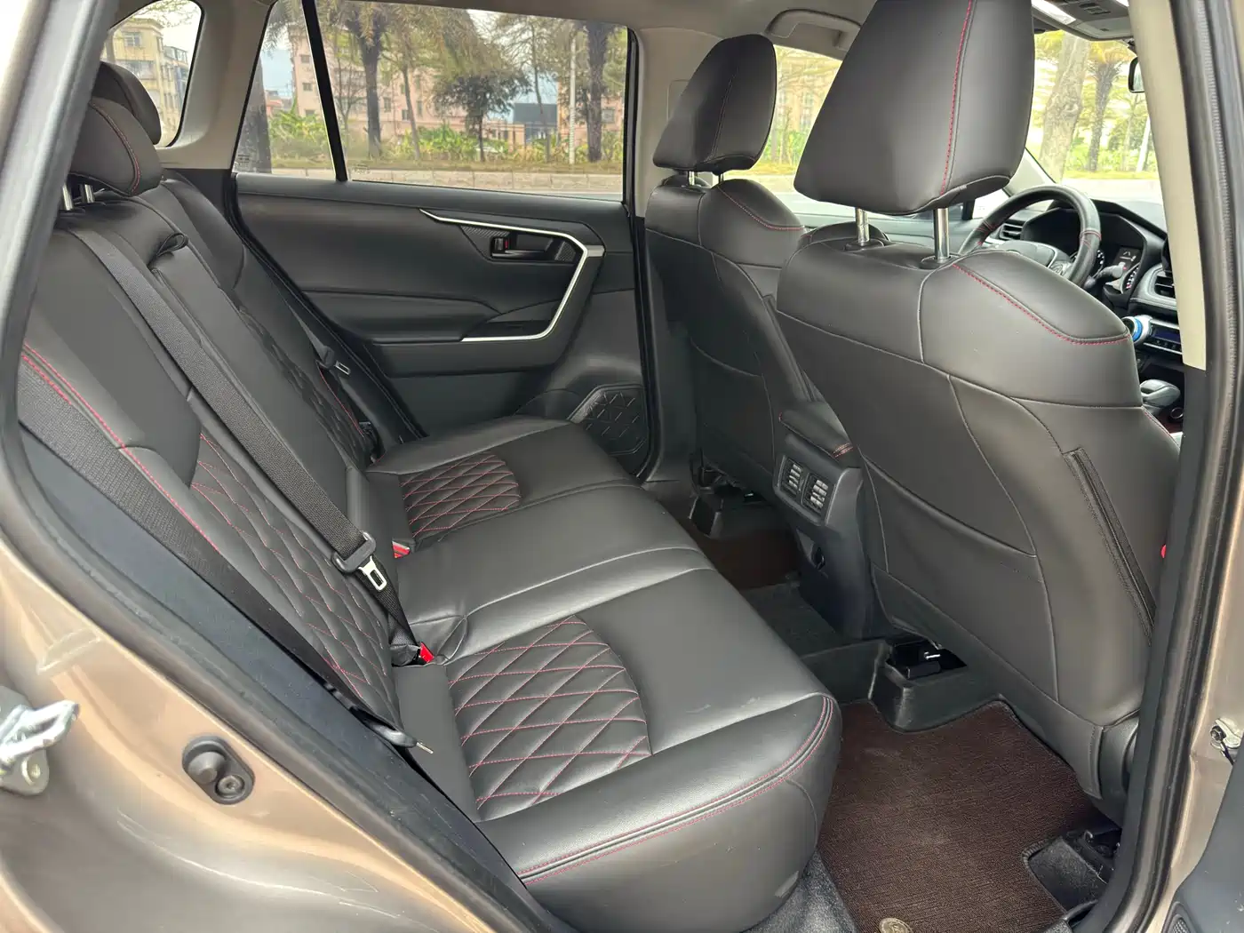 Toyota RAV4 Rongfang 2024 2.0L CVT FWD Urban Edition фото 9