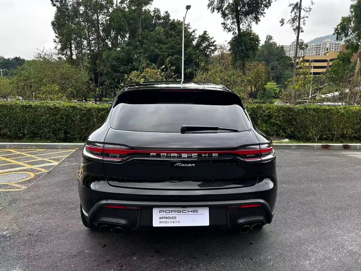 PORSCHE MACAN