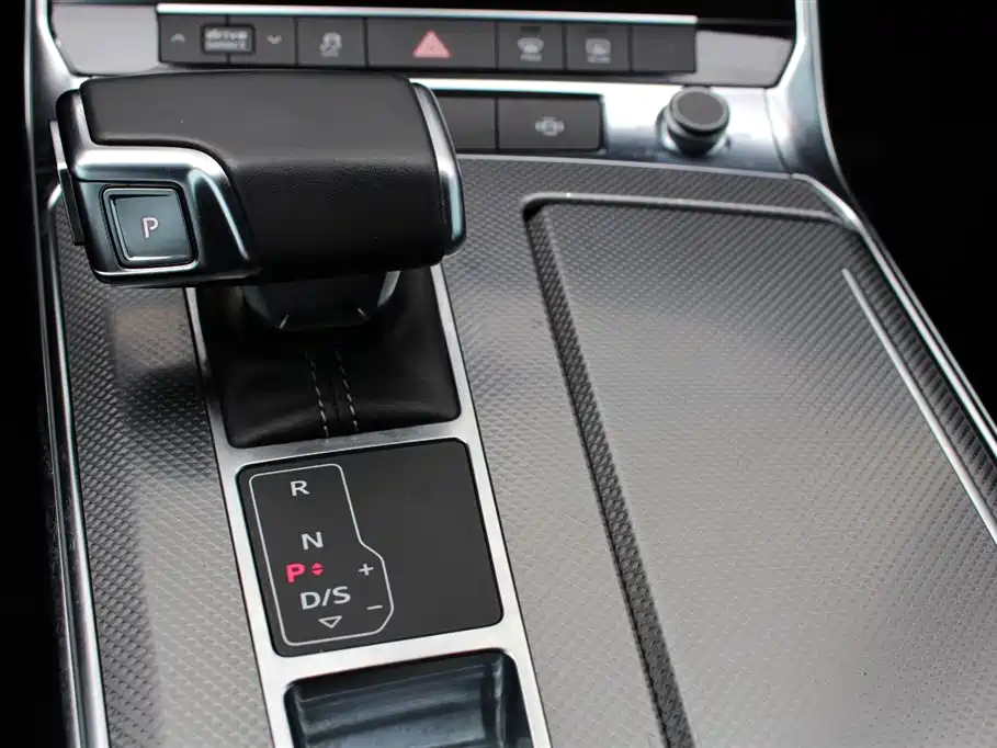Audi A6L New Energy 2020 55 TFSI e quattro фото 9