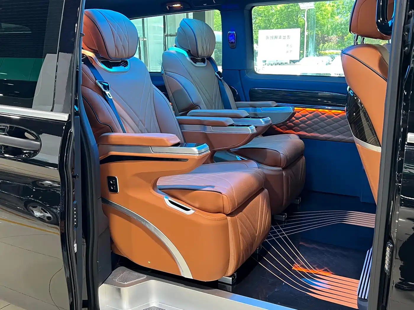 Mercedes-Benz Vito 2023 2.0T Elite 7-Seater фото 18