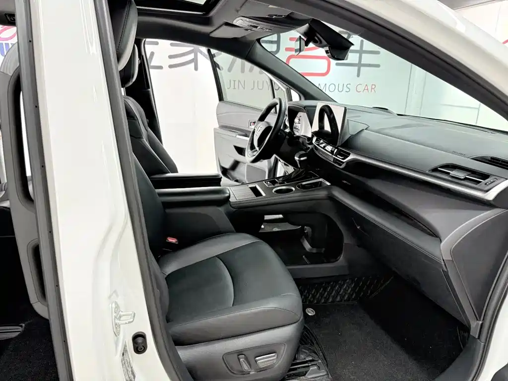 Toyota Granvia 2025 2024 2.5L Hybrid Premium PLUS 4WD Edition