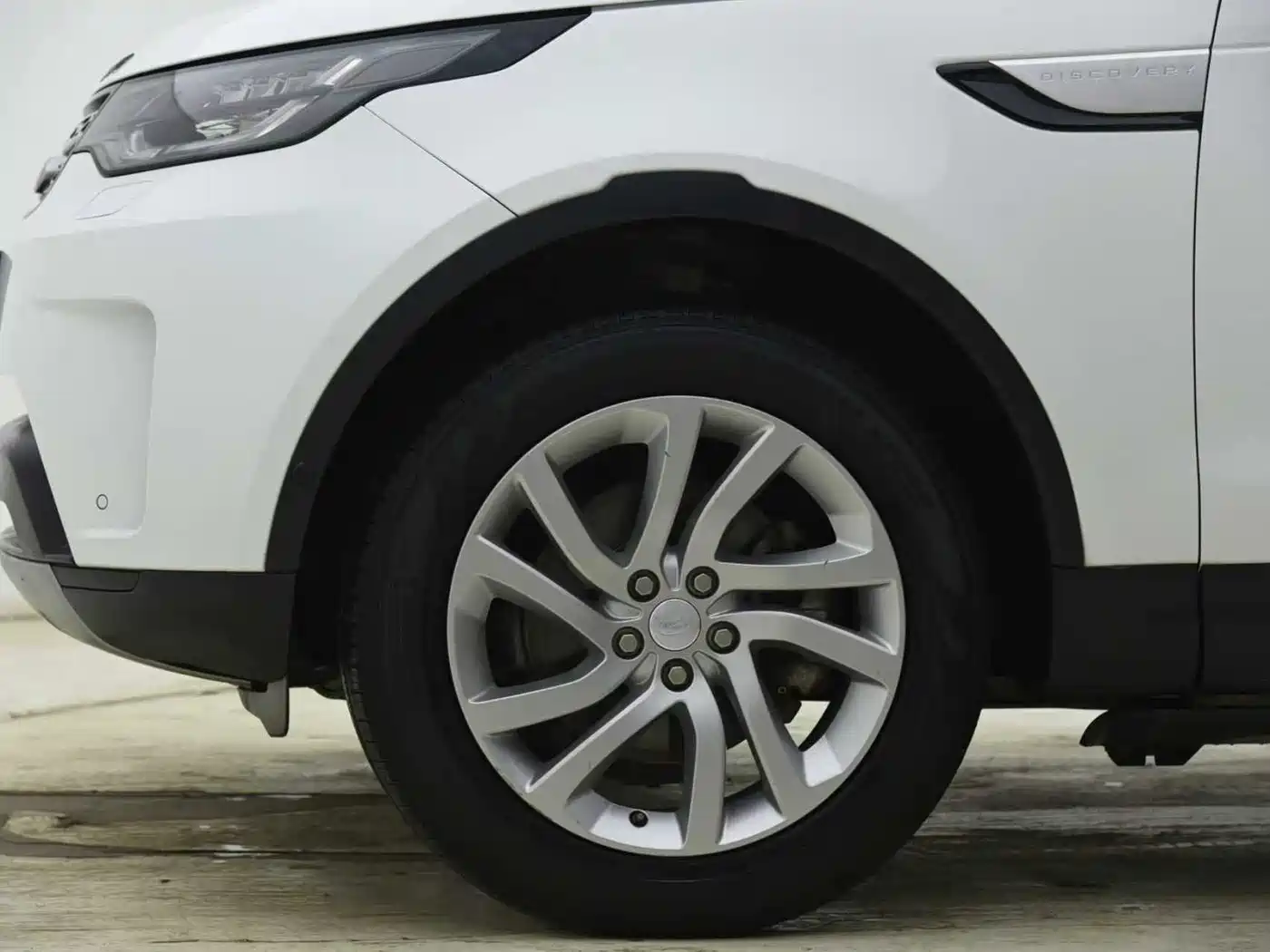 Land Rover Discovery 2019 2.0T HSE фото 13