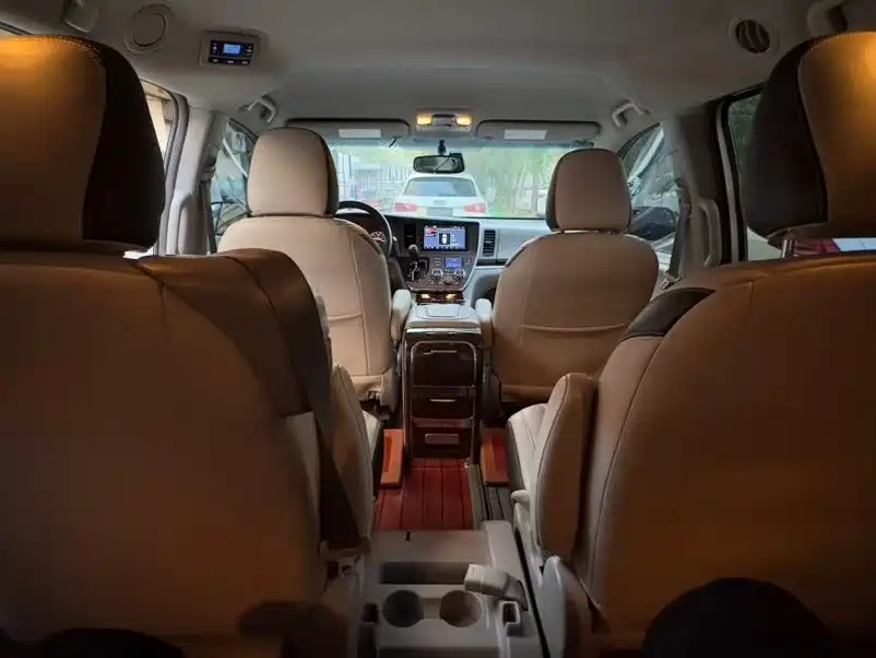 Toyota Sienna 2015 3.5L 2WD LE фото 5