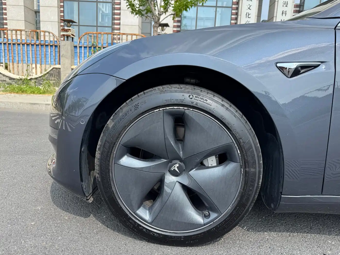 Tesla Model 3 (Import) 2019 2019 Long Range All-Wheel Drive Edition