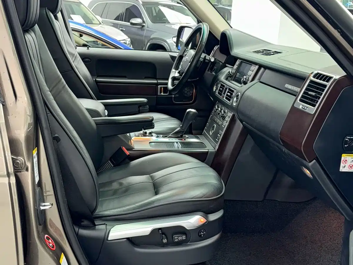 Land Rover Range Rover 2011 5.0 NA V8 HSE фото 6