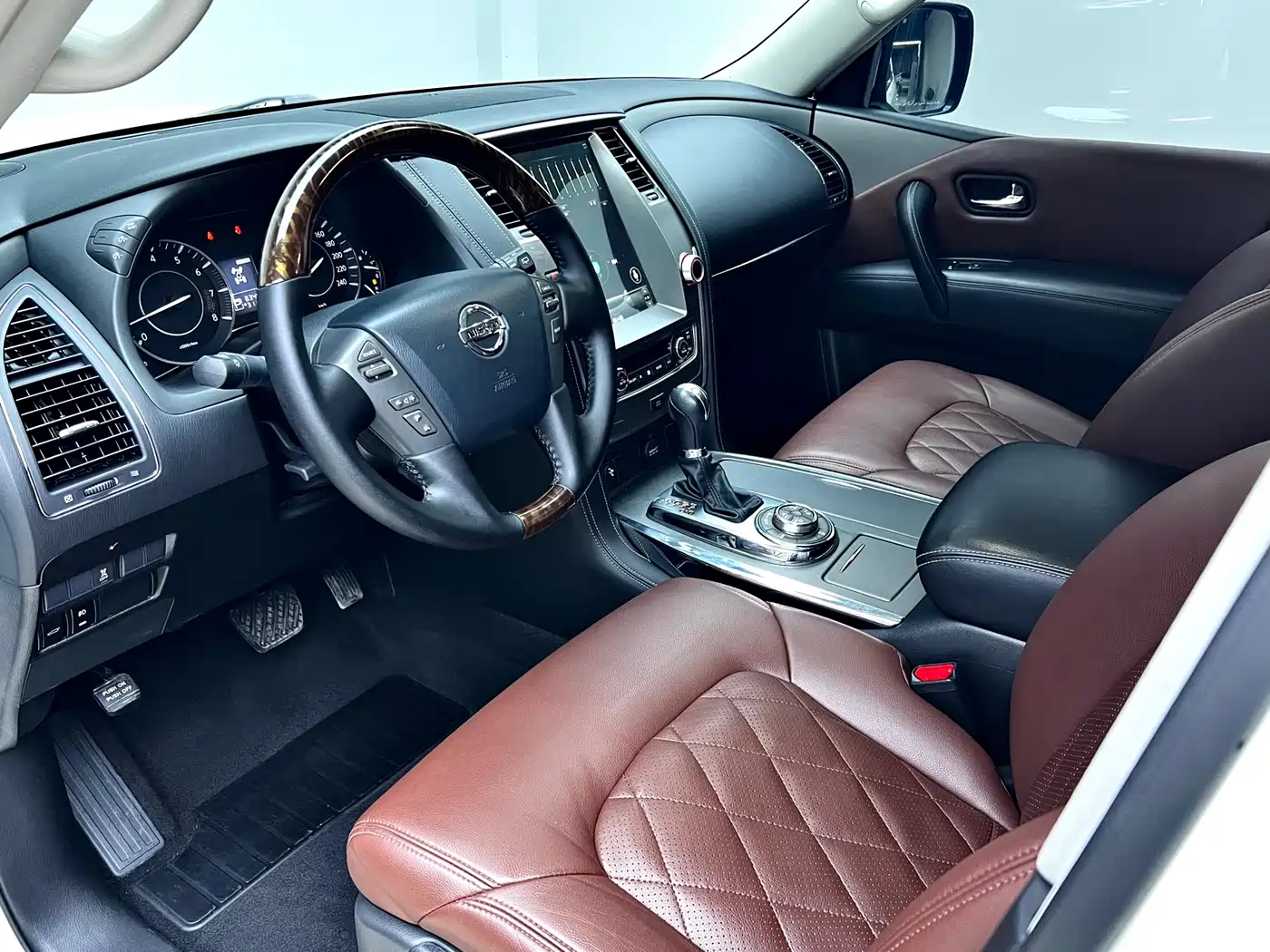 Nissan Patrol 2018 4.0L Leadership фото 10