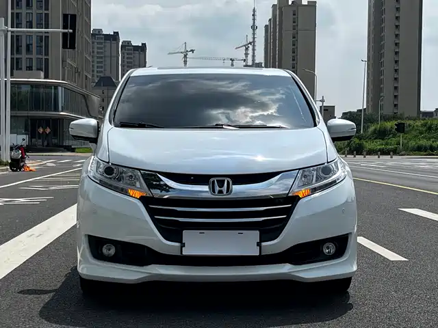 Honda Odyssey 2017 2.4L Luxury Edition — фото 2