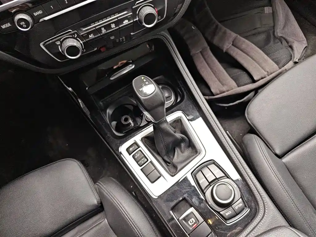 BMW 1 Series 2018 118i Sport Edition фото 14