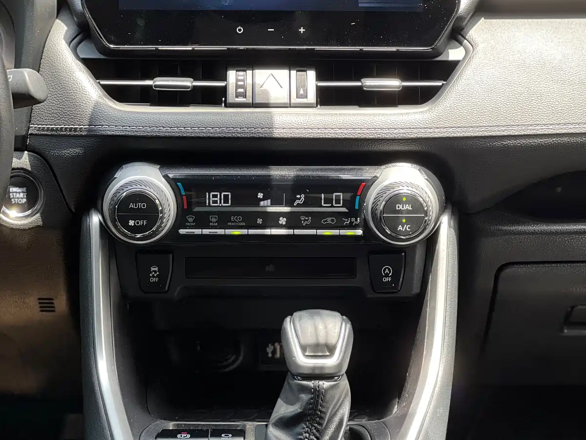 Toyota Wildlander 2023 2.0L CVT FWD Luxury PLUS фото 15