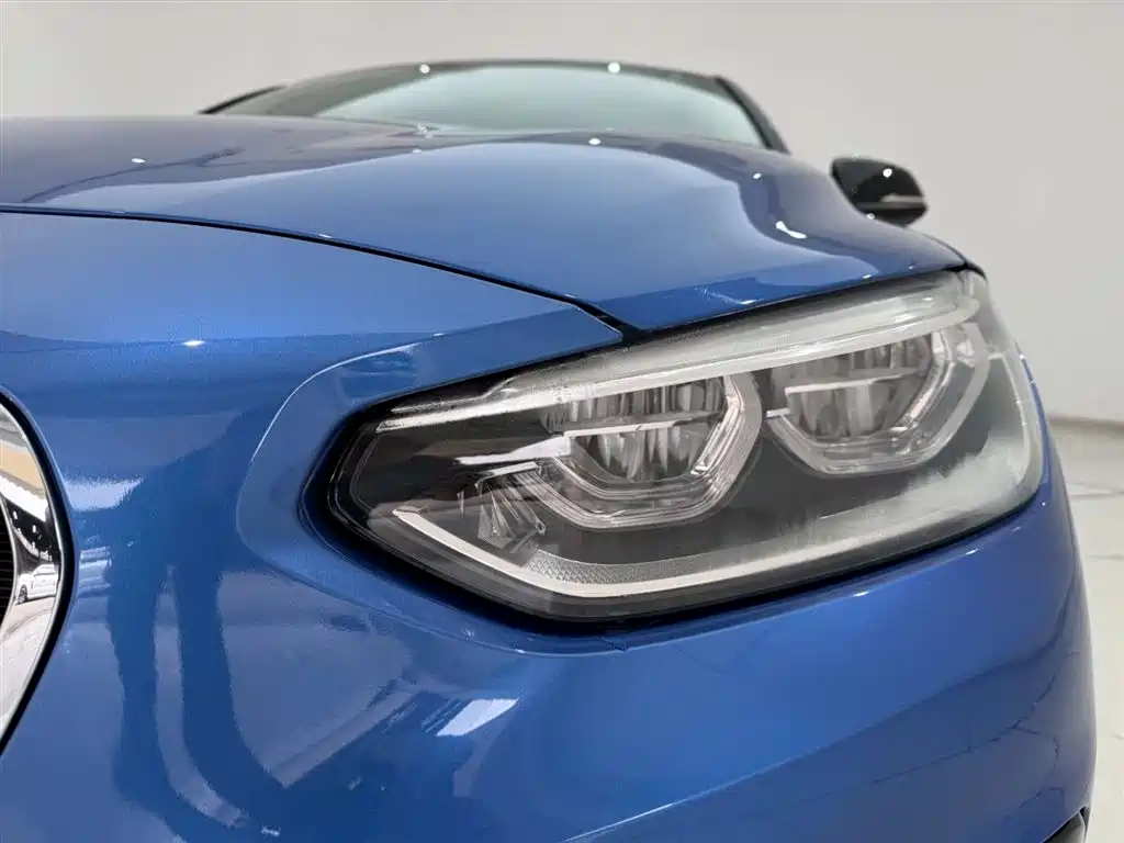 BMW 1 Series 2017 118i Sport фото 2