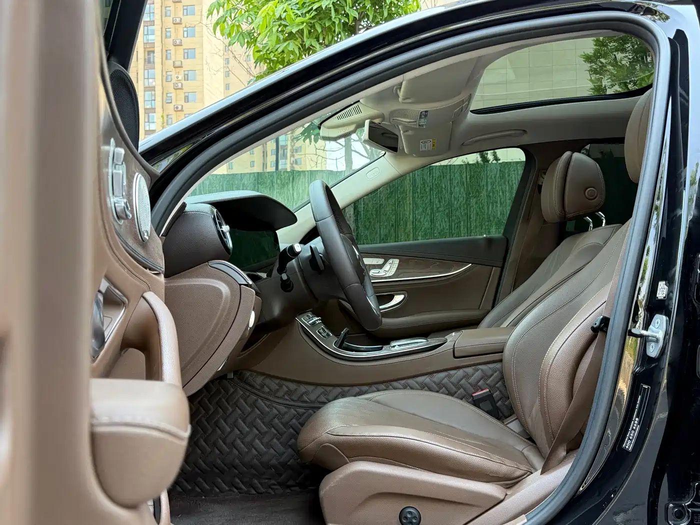 Mercedes-Benz E-Class 2019 E 300 L Luxury фото 7