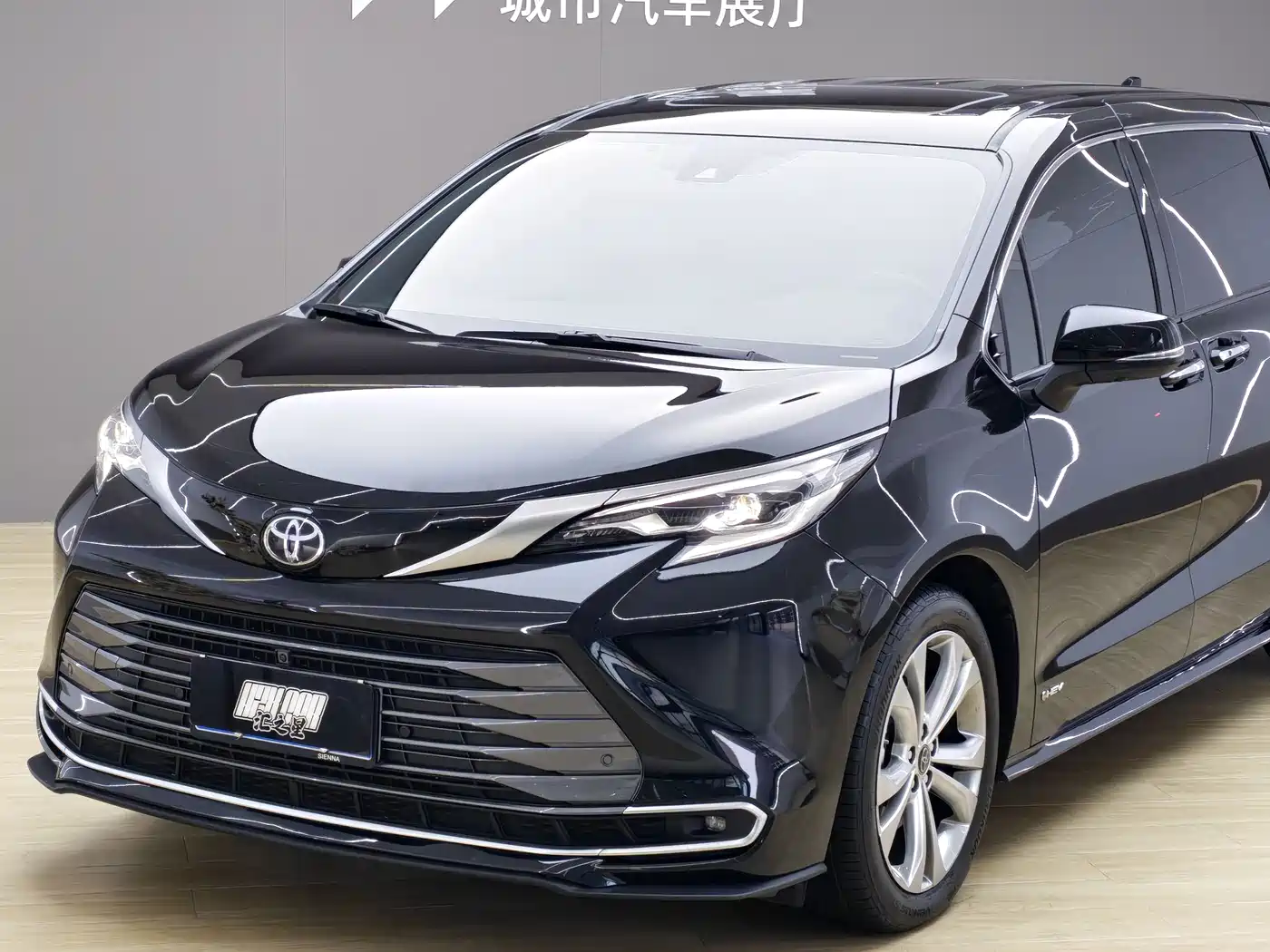 Toyota Sienna 2024 2.5L Hybrid Premium Edition фото 6